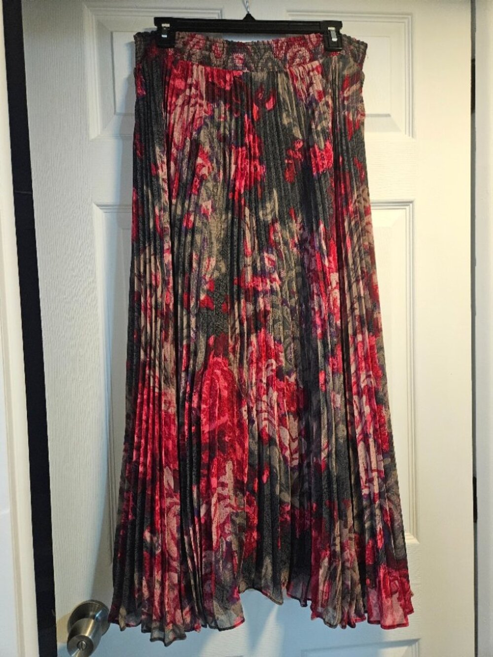 White House Black Market Multicolor Pleated Skirt